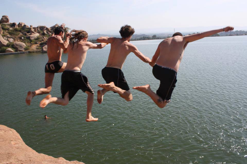 cliff-jumping-in-hampi